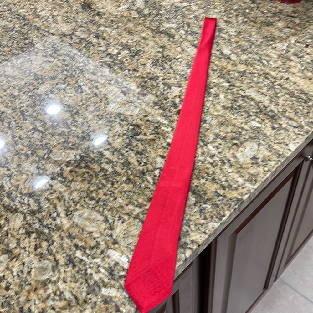 Gucci tie with a line up the middle, was like this when I bought it